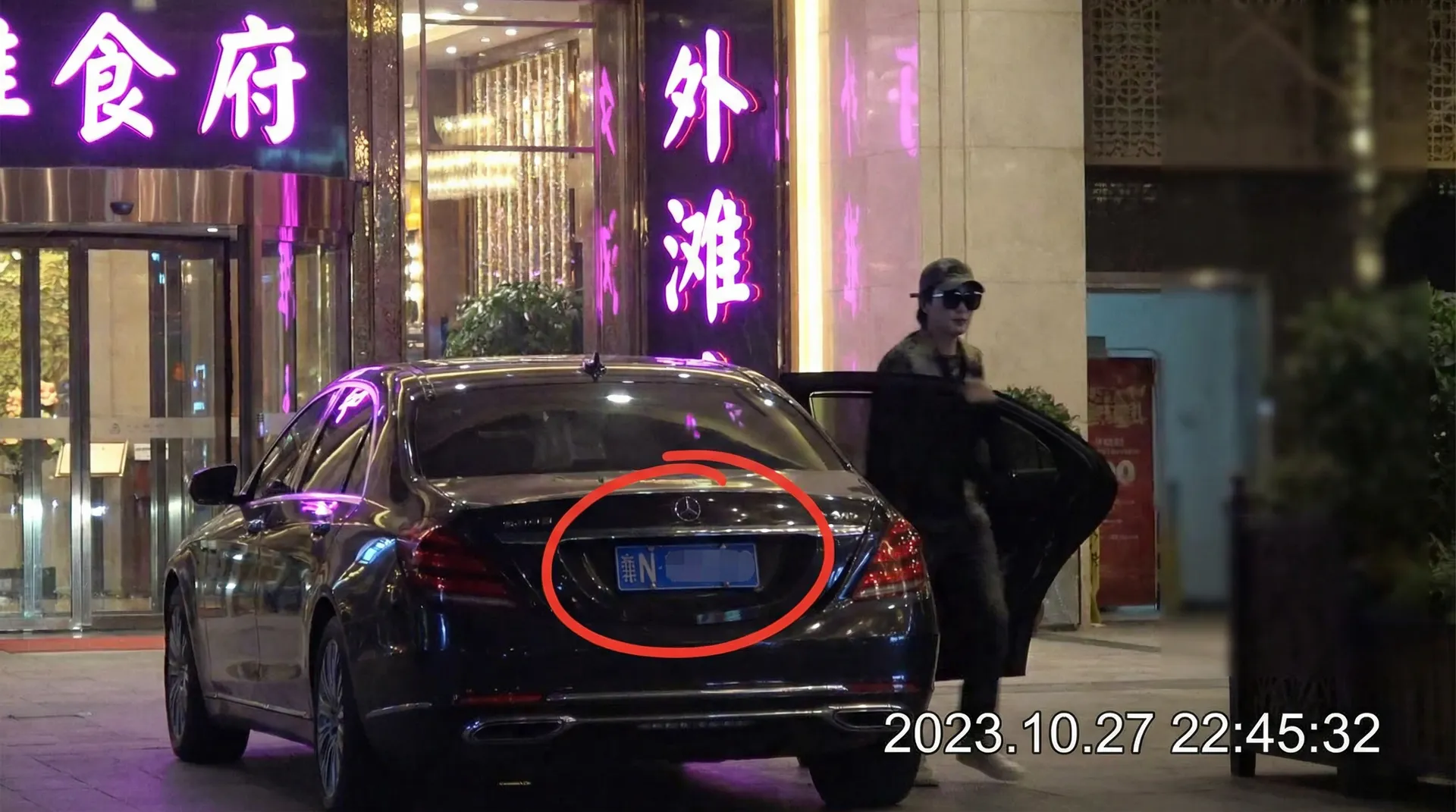 黑料不打烊::黑料不打烊官方平台 | 网红爆料黑料不打烊导航 - 豪车餐厅外偷拍